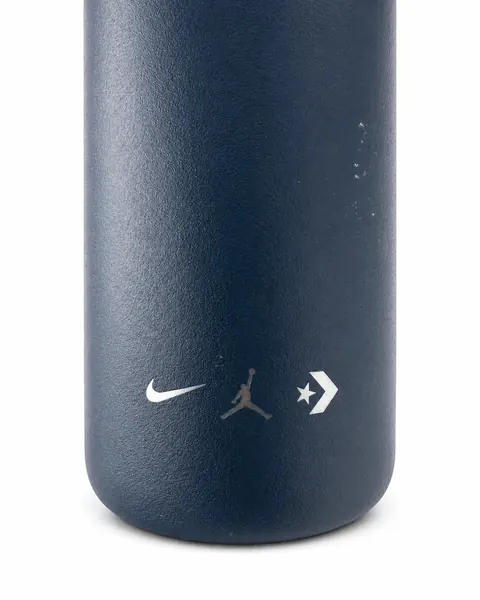Hydro Flask 21oz · Nike Jordan Converse — view 3